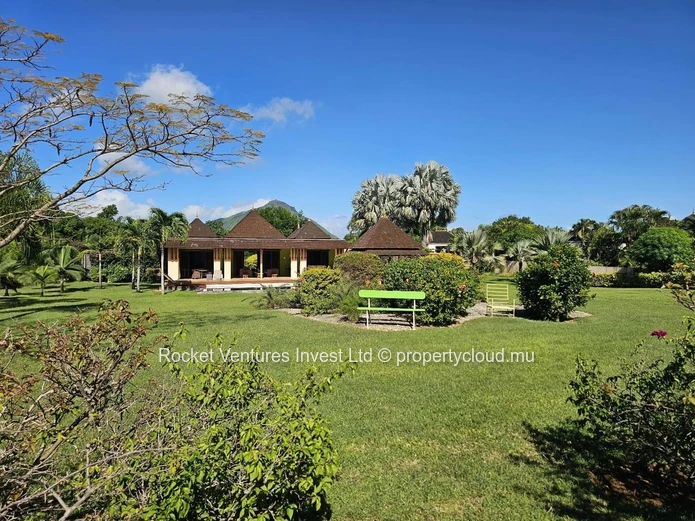 Renovated 4-Bedroom Villa on Golf Course – Tamarina, West Coast