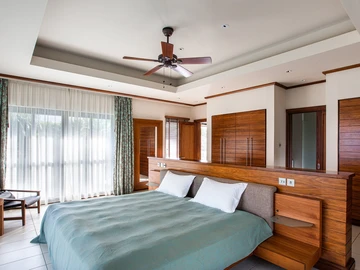 5 Bedroom Villa