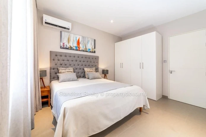 2-Bedroom Apartment with Walking Distance to the Beach 