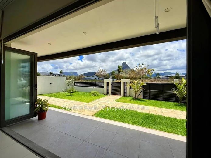 Luxury Villa with Mountain View for Sale - 3 Bedrooms, Tamarin, West (For Mauritians Only)