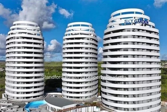 Spacious 3-Bedroom Sky Garden Apartment for sale with Panoramic Mountain View – Trianon