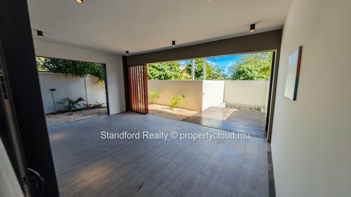 Modern 3-Bedroom Apartment with Jacuzzi & Terrace – Tamarin, West