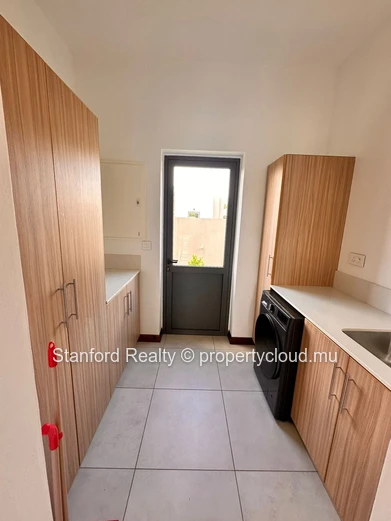 Modern Cozy Villa with 3 Bedrooms and Pool – Daruty Forest