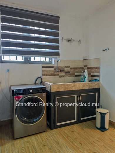 Cosy Mountain-View Apartment with Modern Kitchen & Furnished Terrace – Mont Choisy