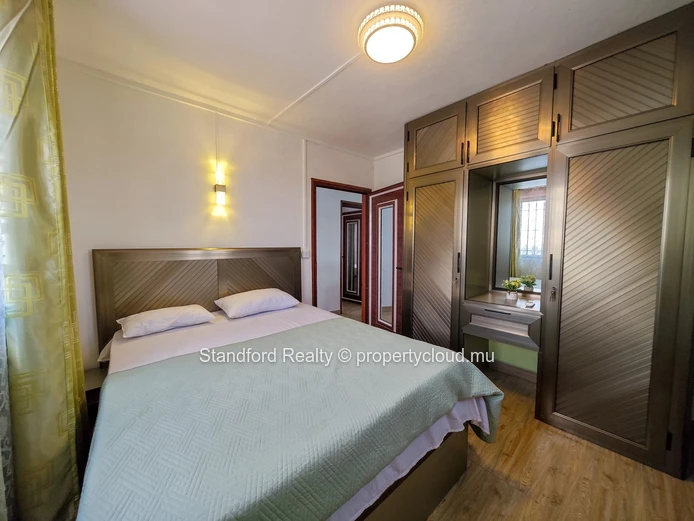 Cosy Mountain-View Apartment with Modern Kitchen & Furnished Terrace – Mont Choisy