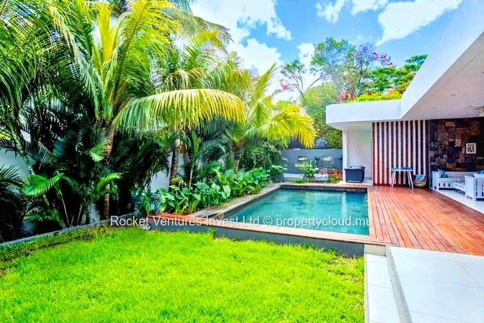 Stunning Luxury Villa with 5 Bedrooms, Pointe aux Canonniers