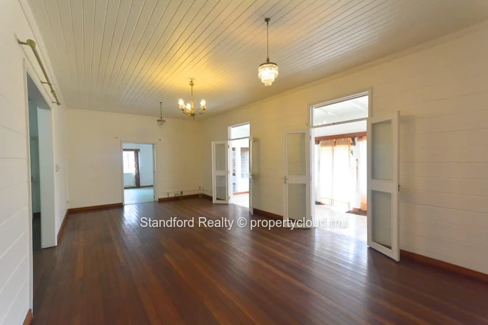 Large House for Commercial Use – Belle Rose