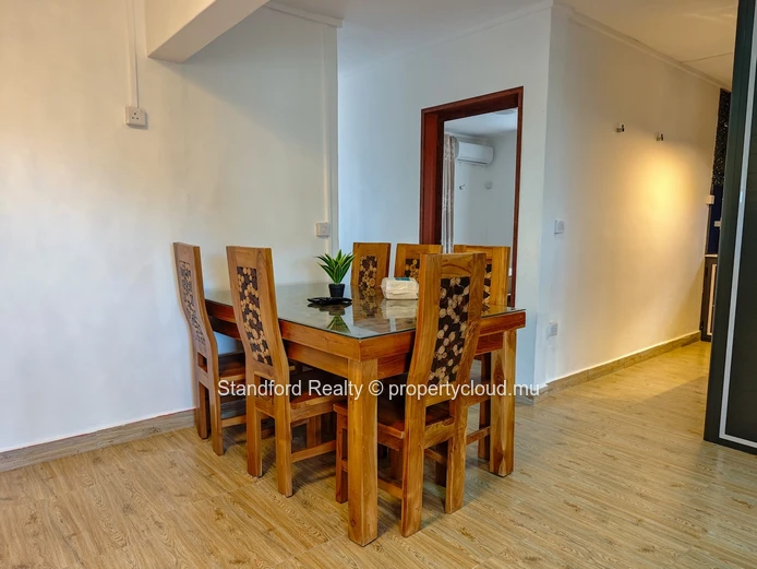 Cosy Mountain-View Apartment with Modern Kitchen & Furnished Terrace – Mont Choisy