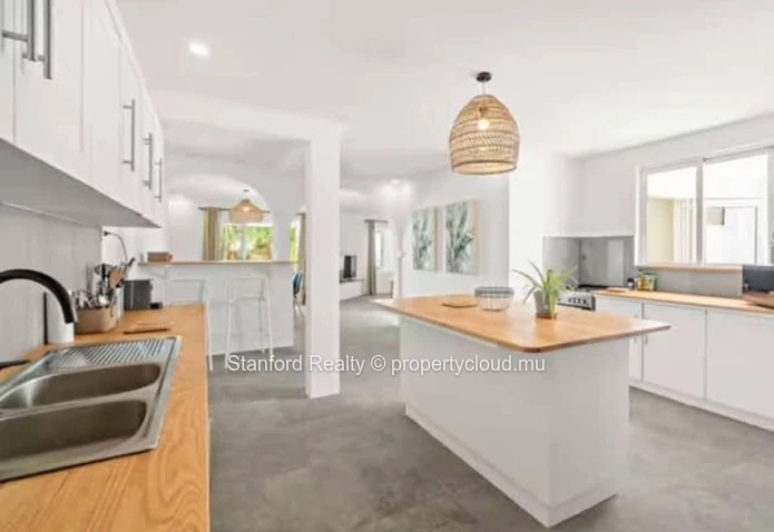 Charming Tropical Villa for Sale – 4 Bedrooms with Pool, Tamarin, West