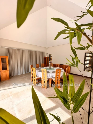 5-Bedroom Villa for Sale – Balaclava (Royal Park), North