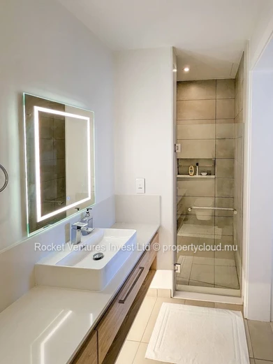 3-Bedroom Apartment with Private Jacuzzi in a Beachfront Complex – Grand Gaube