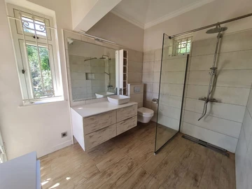 6 Bedroom Villa