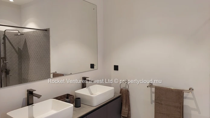 Modern 3-Bedroom Apartment with Jacuzzi & Terrace
