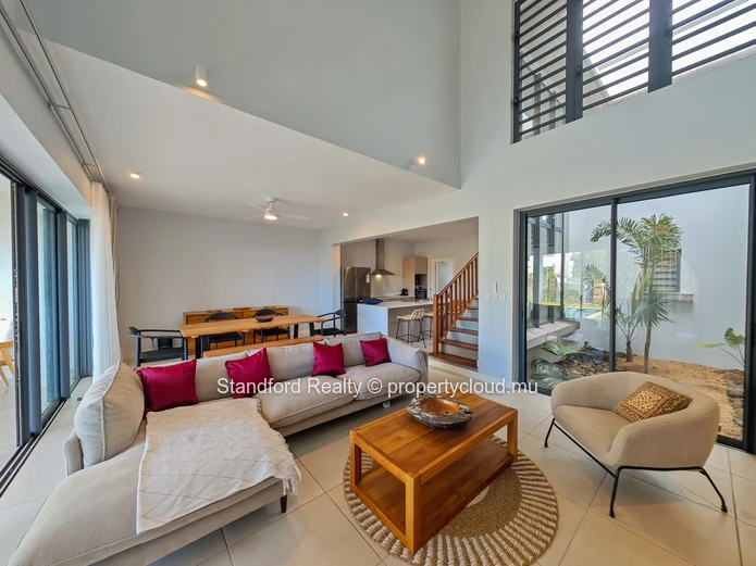 Modern 4-Bedroom Duplex for Rent – Flic en Flac, Cascavelle, West