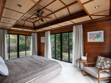 5 Bedroom Villa