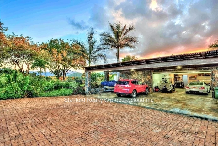 Luxury Villa for Sale – 6 Bedrooms, Tamarin, West Coast