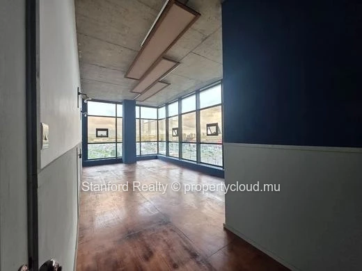 Office for Rent - Cybercity, Ebene
