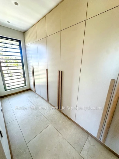 Luxury Seaside 4 Bedroom Villa in Azuri 