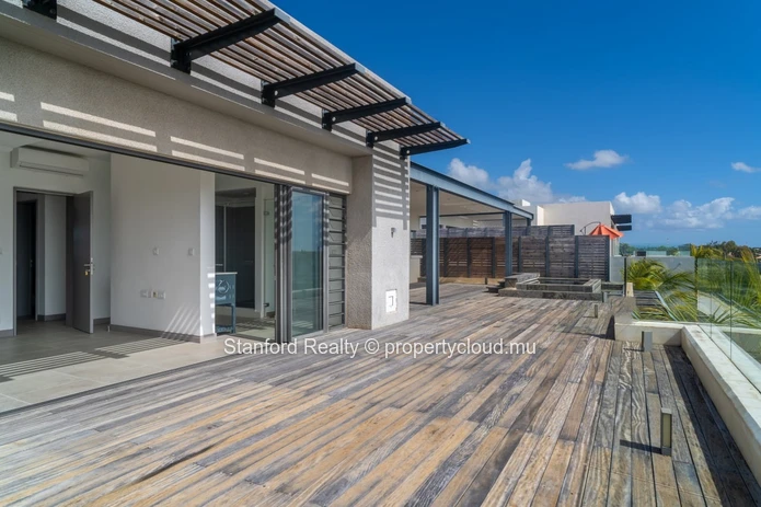Luxury 3-Bedroom Penthouse with Private Plunge Pool & Sea View - St Antoine Private Residence