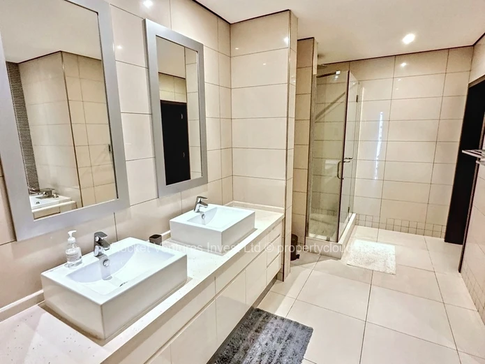 Rent. The apartment has 3 bedrooms. At the La Croisette complex. North. Grand Bay.