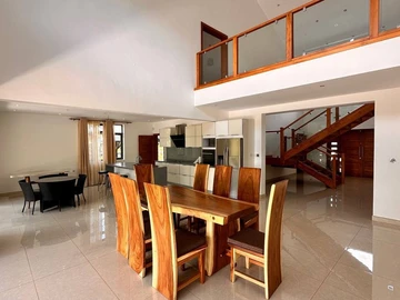 5 Bedroom Villa