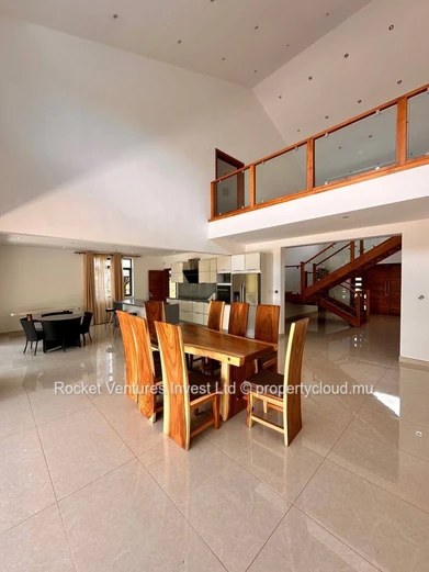 For Sale – Elegant 4-Bedroom Villa, East Coast – Bayfront, Private Estate