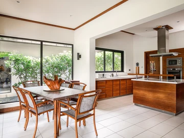 5 Bedroom Villa