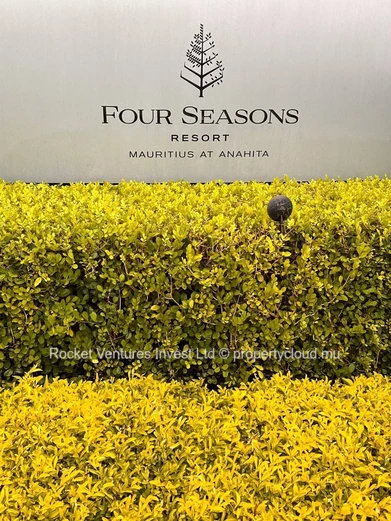 Villa 2 bedrooms under Four Seasons Hotel management. East. Anahita. Super luxury settlement. 