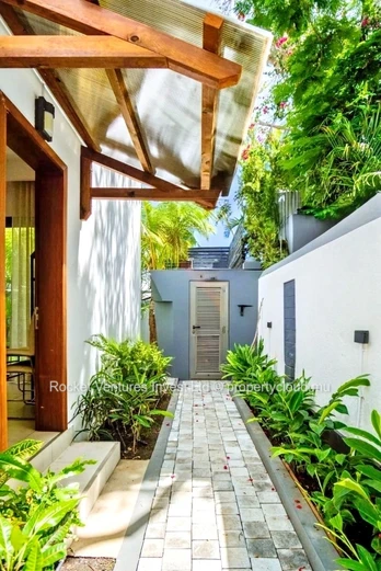 Stunning Luxury Villa with 5 Bedrooms, Pointe aux Canonniers