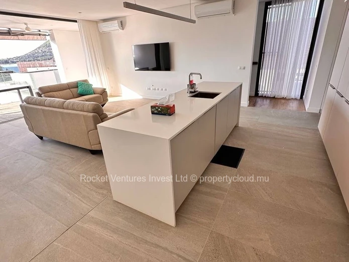 Luxury 3-Bed Beachfront Villa in Tamarin with Pool - For Rent