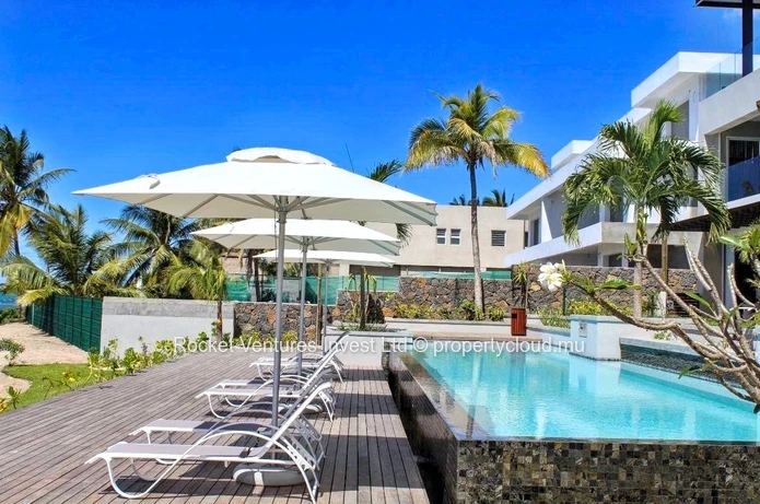 Luxury Beachfront Apartment in Pointe aux Canonniers  !