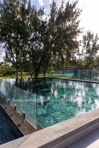 3-Bedroom Apartment with Private Jacuzzi in a Beachfront Complex – Grand Gaube