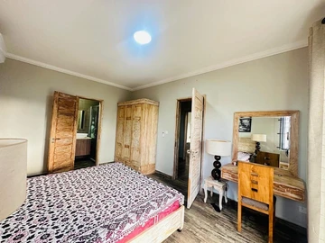 5 Bedroom Villa