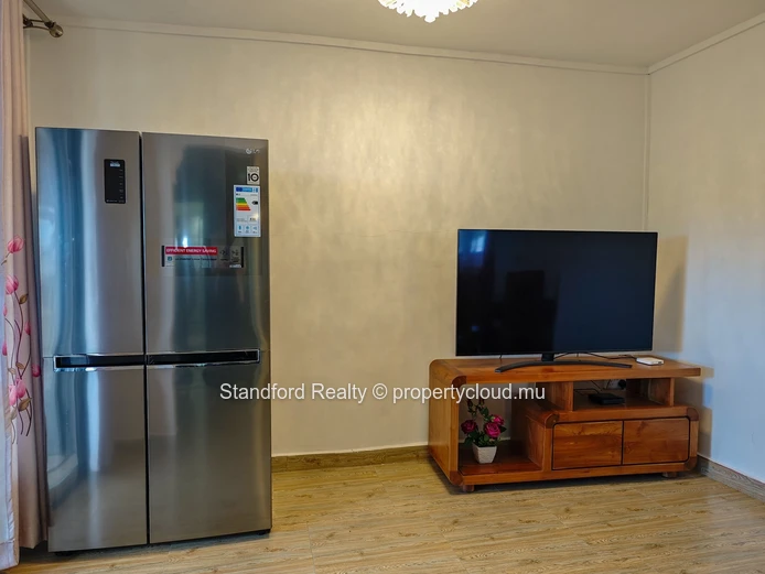 Cosy Mountain-View Apartment with Modern Kitchen & Furnished Terrace – Mont Choisy