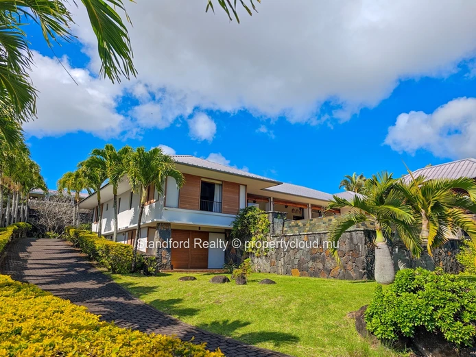 Premium 4-Bedroom Villa with Panoramic Ocean View in Belle Vue, North