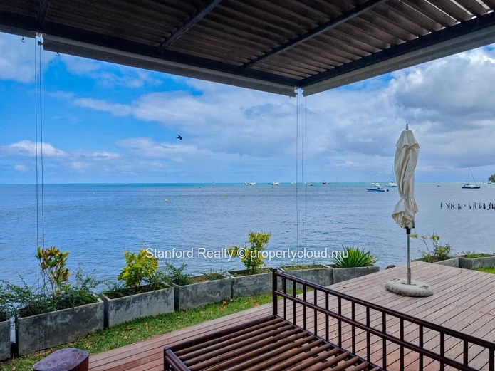 Beachfront Villa for Rent – 3 Bedrooms, Tamarin, West