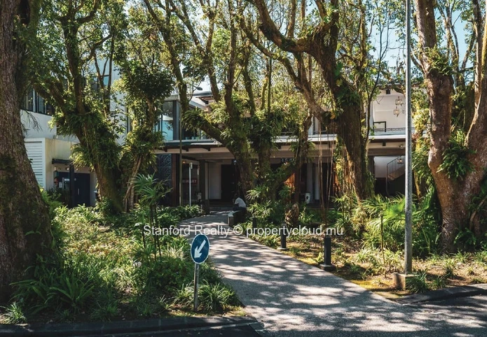 Modern Apartment for Sale – 3 Bedrooms, Floreal, Central