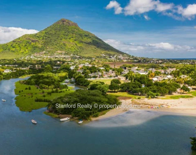 Luxury Penthouse with Private Pool & Mountain Views - Cap Tamarin