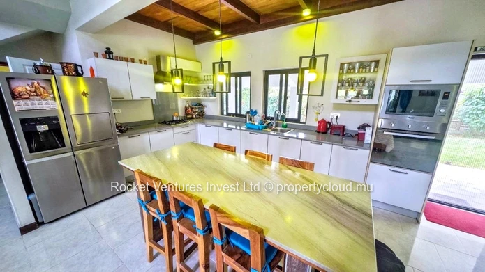 SALE - Prestigious 3-Bedroom Villa with Pool in Mont Piton Estate