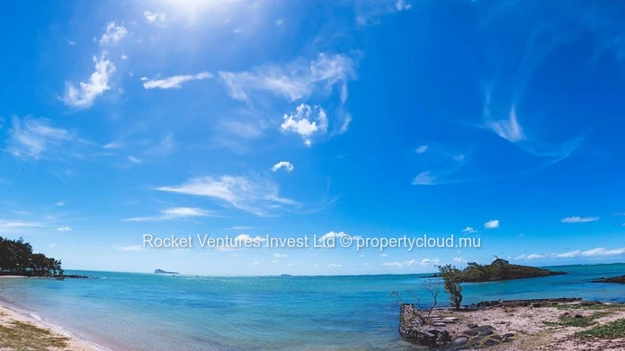 3-Bedroom Apartment with Private Jacuzzi in a Beachfront Complex – Grand Gaube