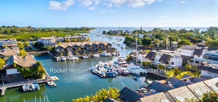 Luxury 5-Bedroom Villa, Black River (La Balise Marina)