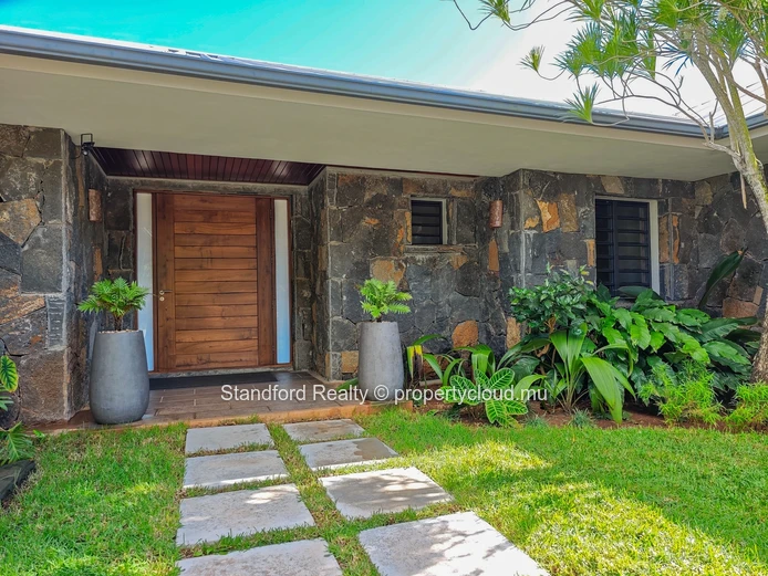Premium 4-Bedroom Villa with Panoramic Ocean View in Belle Vue, North