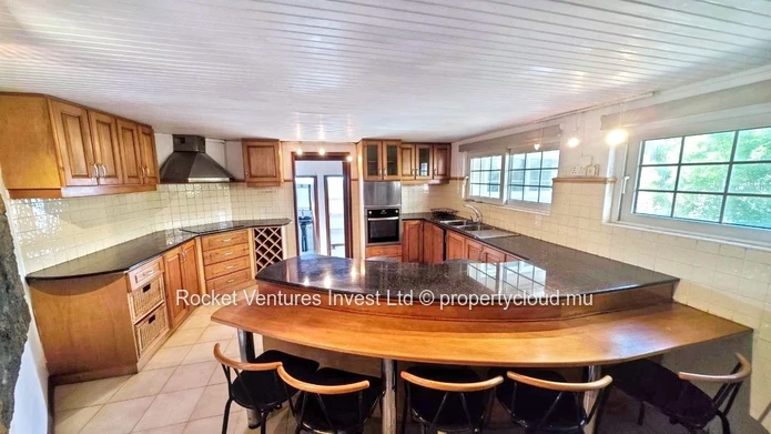 4-Bedroom Villa for Rent and Sale, Floréal – Centre