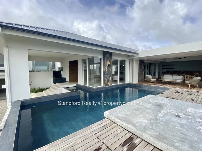 Modern 4-Bedroom Villa for Rent – Mont Piton, North