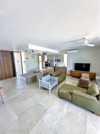 Luxury Seaside 4 Bedroom Villa in Azuri 