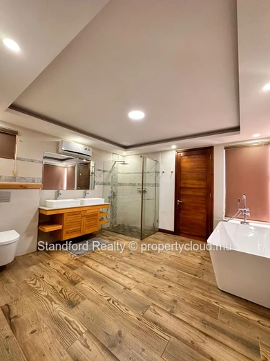 5-Bedroom Villa for Sale – Balaclava (Royal Park), North