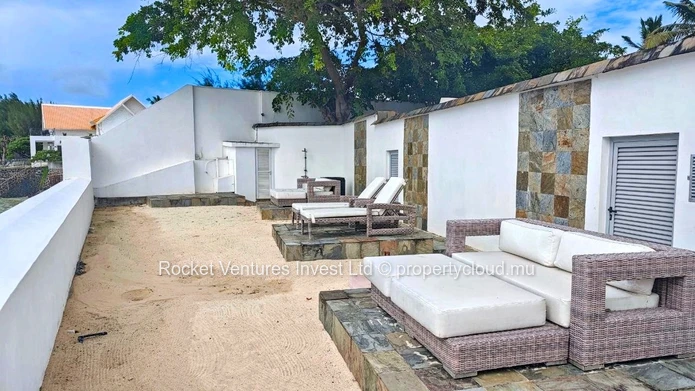 3-Bedroom Beachfront Villa for Rent, Pointe aux Canonniers – North