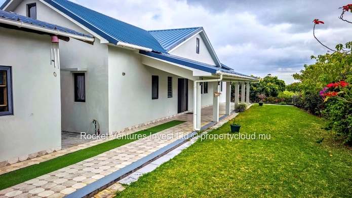 SALE - Prestigious 3-Bedroom Villa with Pool in Mont Piton Estate