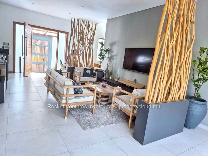 Stunning Luxury Villa with 5 Bedrooms, Pointe aux Canonniers