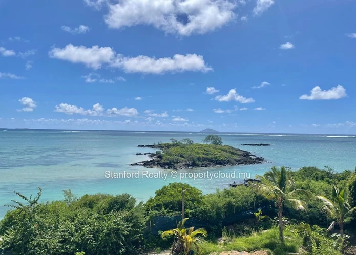 Beachfront Apartment for Rent - 3 Bedrooms, Grand Gaube, North